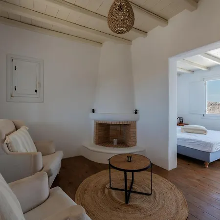 Ryakia Villa, 5 Min Away From Super Paradise Beach Villa