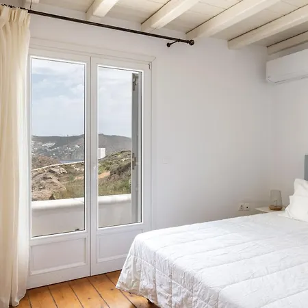 Ryakia Villa, 5 Min Away From Super Paradise Beach Villa *