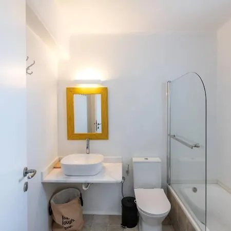 Ryakia Villa, 5 Min Away From Super Paradise Beach *